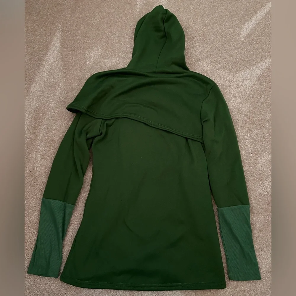 Great condition. Cap type sweatshirt. Two pockets. - Picture 5 of 5